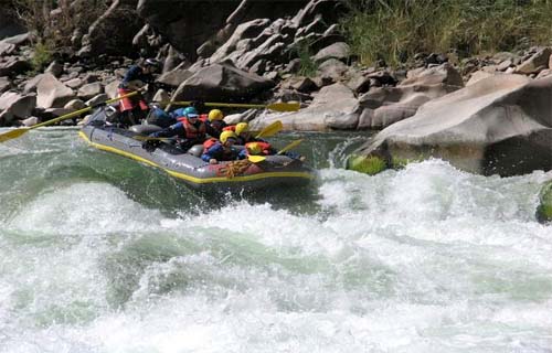Canotaje en el rio urubamba Aventura total